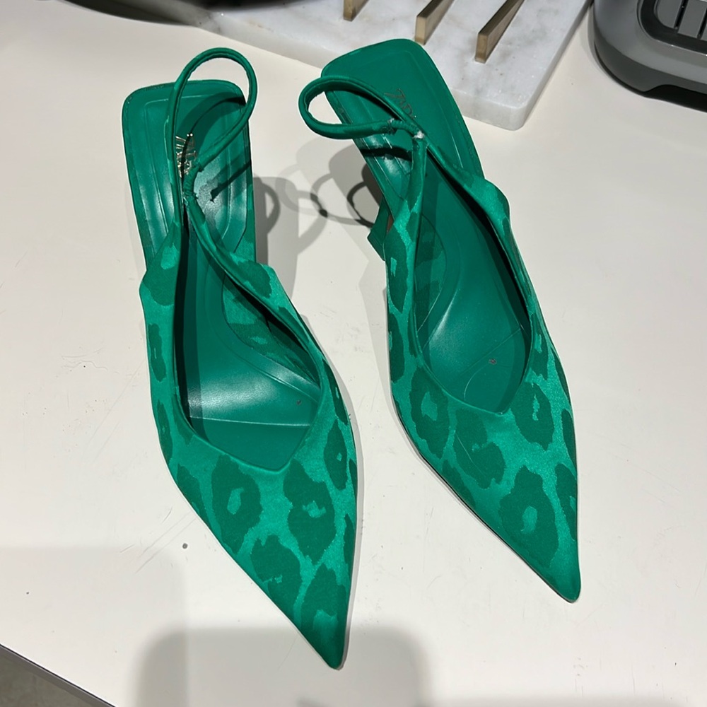 COPY - GREEN POINTED KITTEN HEEL